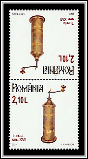 Tête-bêche pair, top edges adjacent