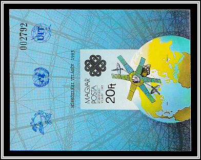 Molniya Communications Satellite, Globe